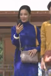 まだ結婚できない男[衣装]吉田羊のブラウスやパンツ！バッグやピアスmad16